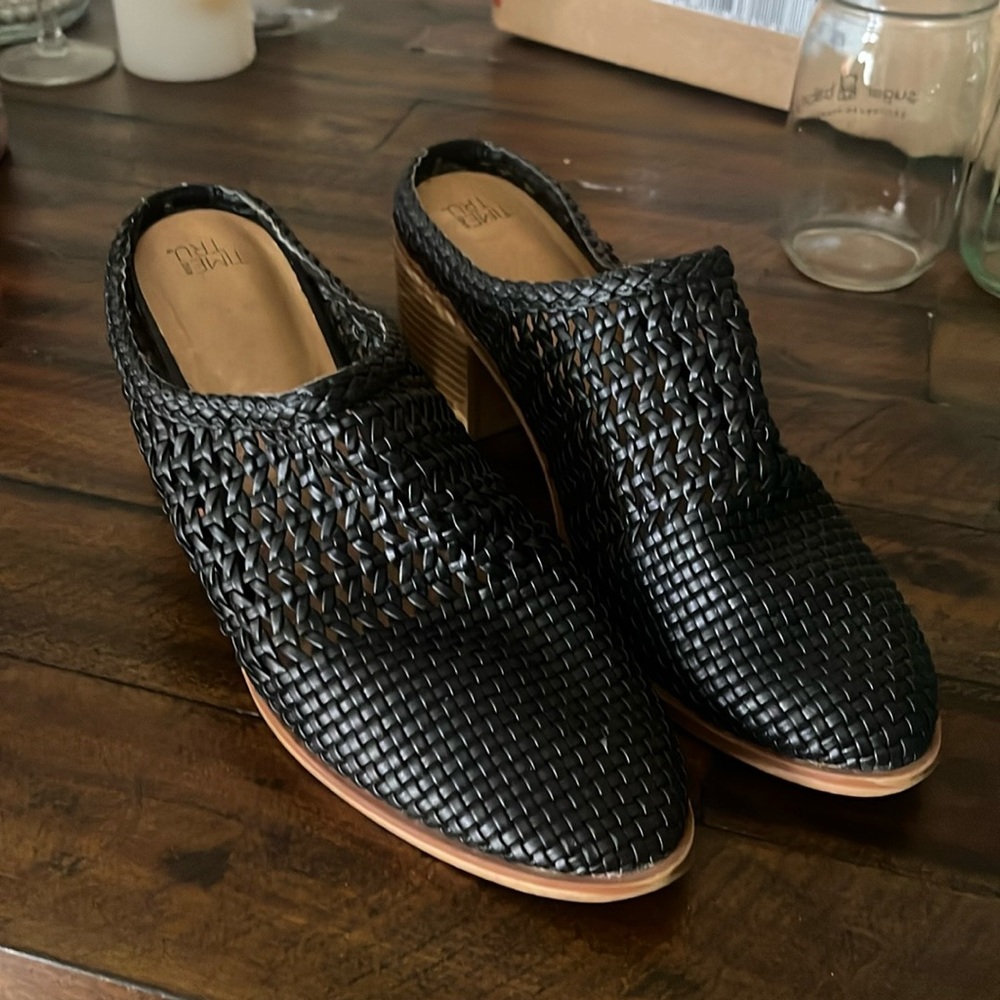 Low heel women's heel
